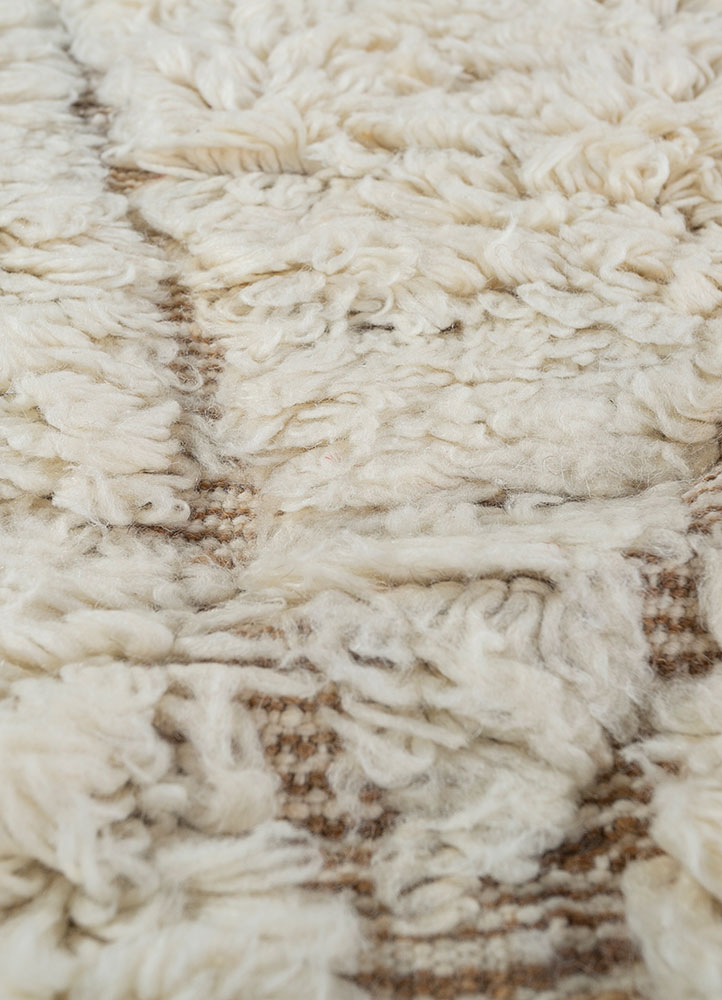 zuri ivory wool hand knotted Rug - CloseUp