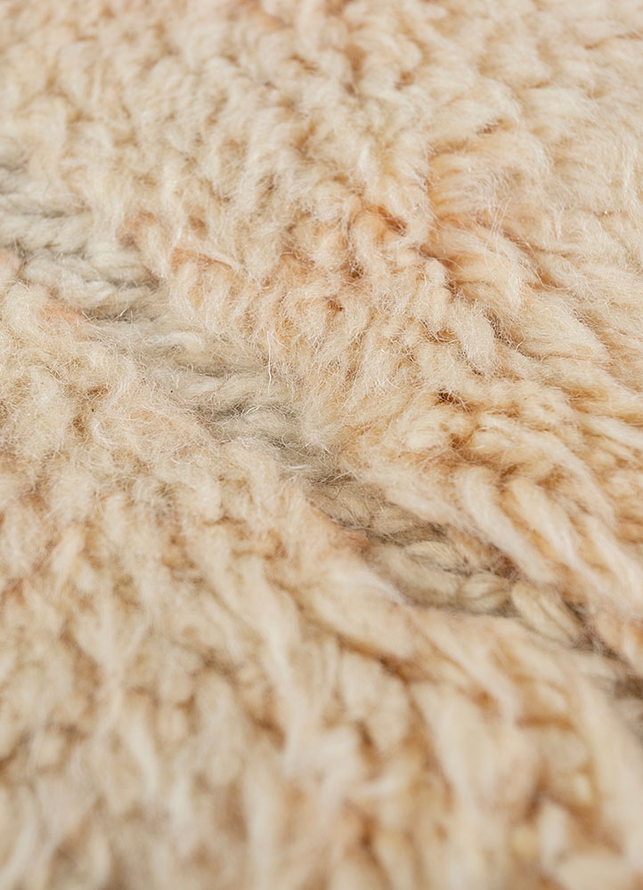 zuri ivory wool hand knotted Rug - CloseUp