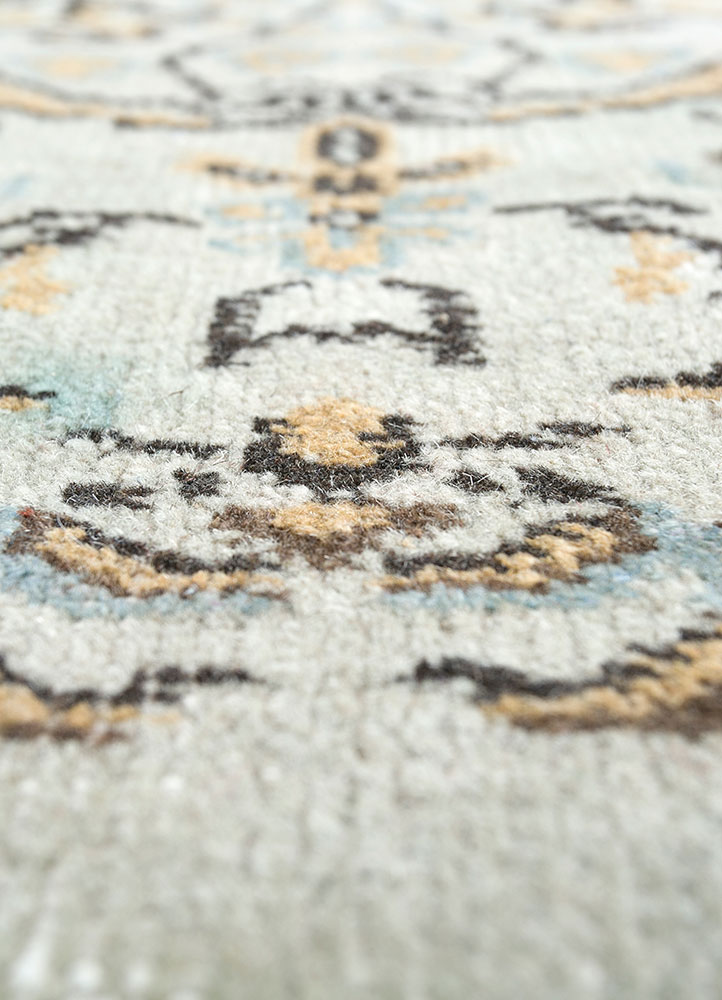 vintage beige and brown wool hand knotted Rug - CloseUp