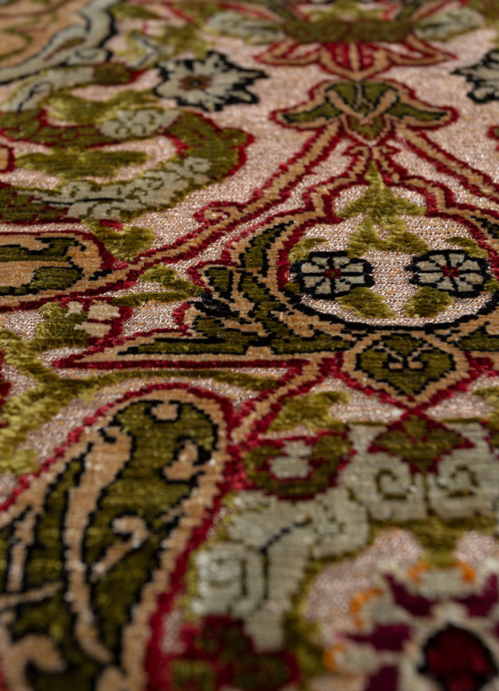 gulmarg gold silk hand knotted Rug - CloseUp