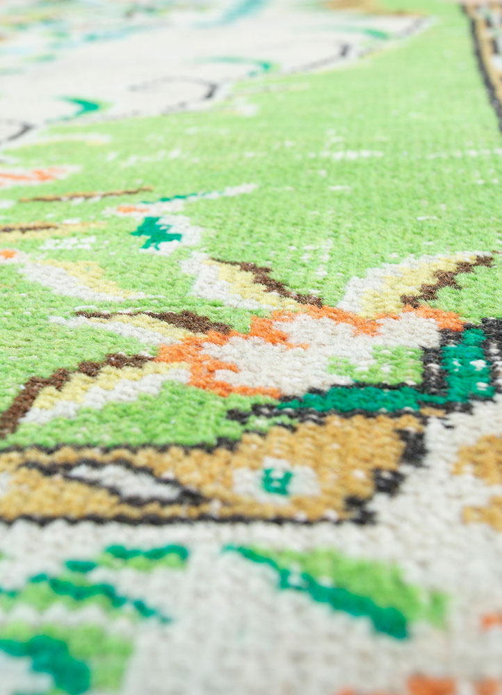vintage green wool hand knotted Rug - CloseUp