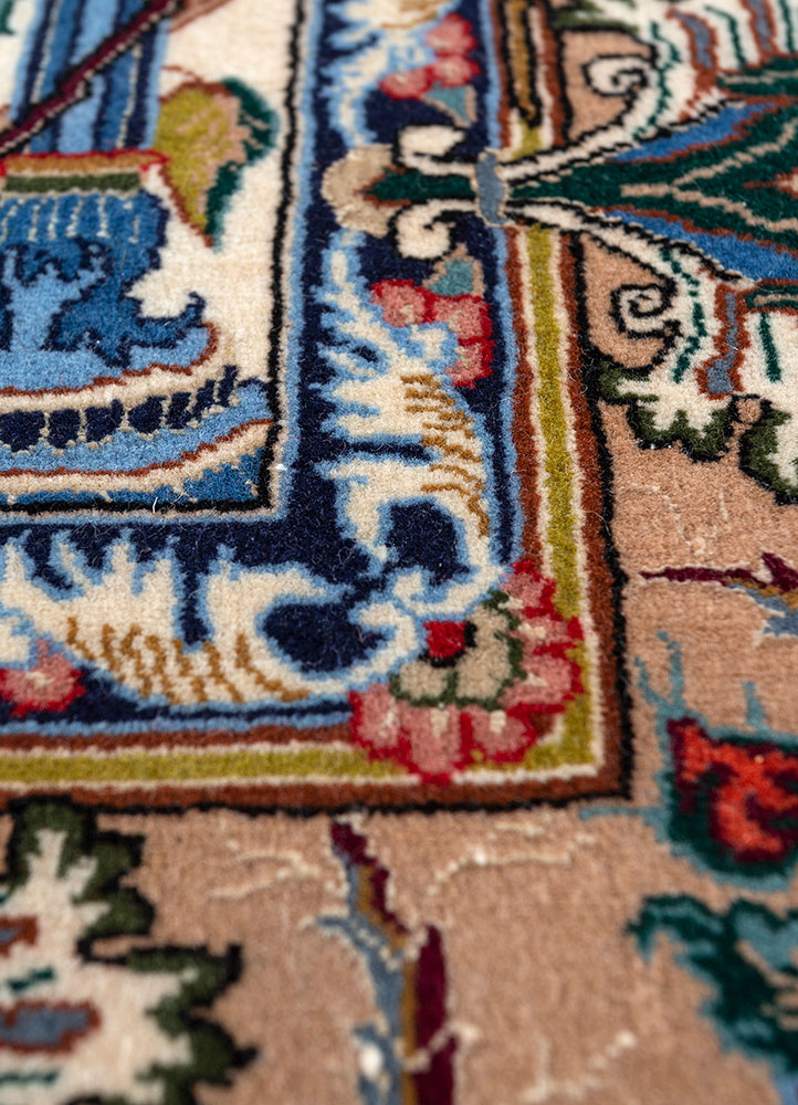 gulmarg ivory wool and silk hand knotted Rug - CloseUp