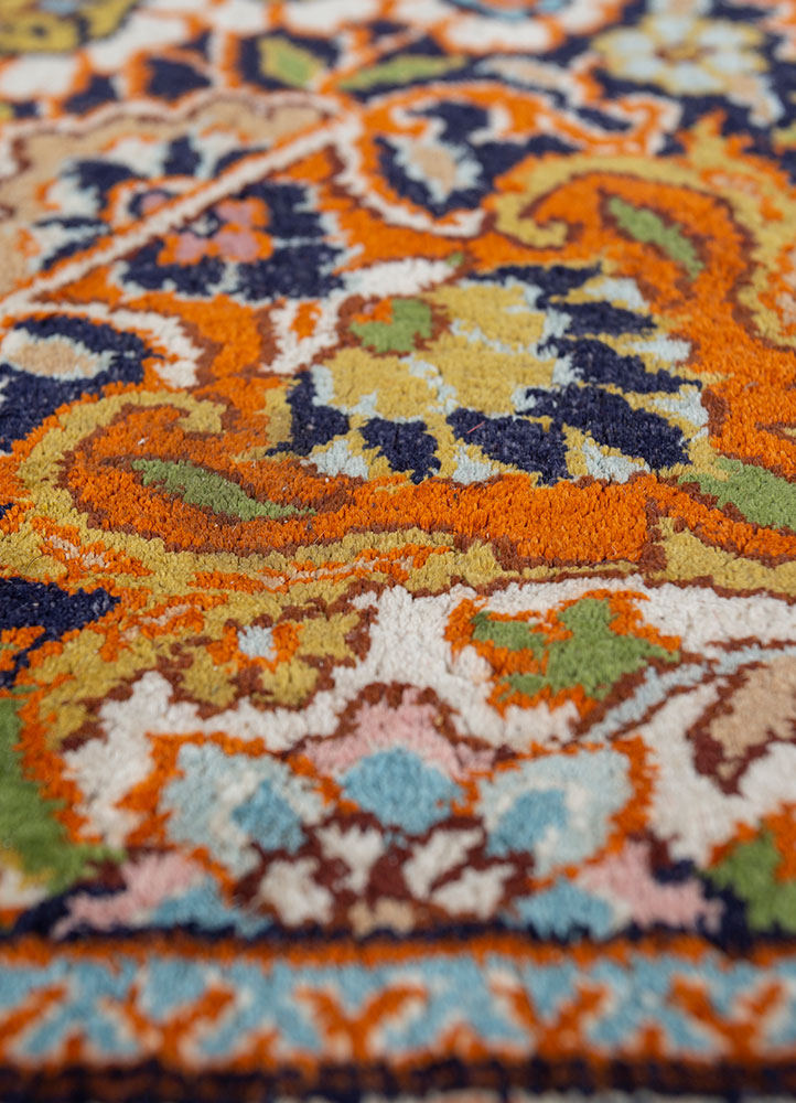 gulmarg red and orange silk hand knotted Rug - CloseUp