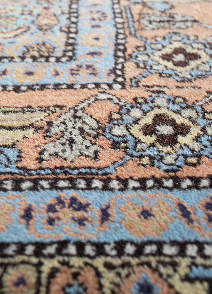 aalam gold wool hand knotted Rug - CloseUp