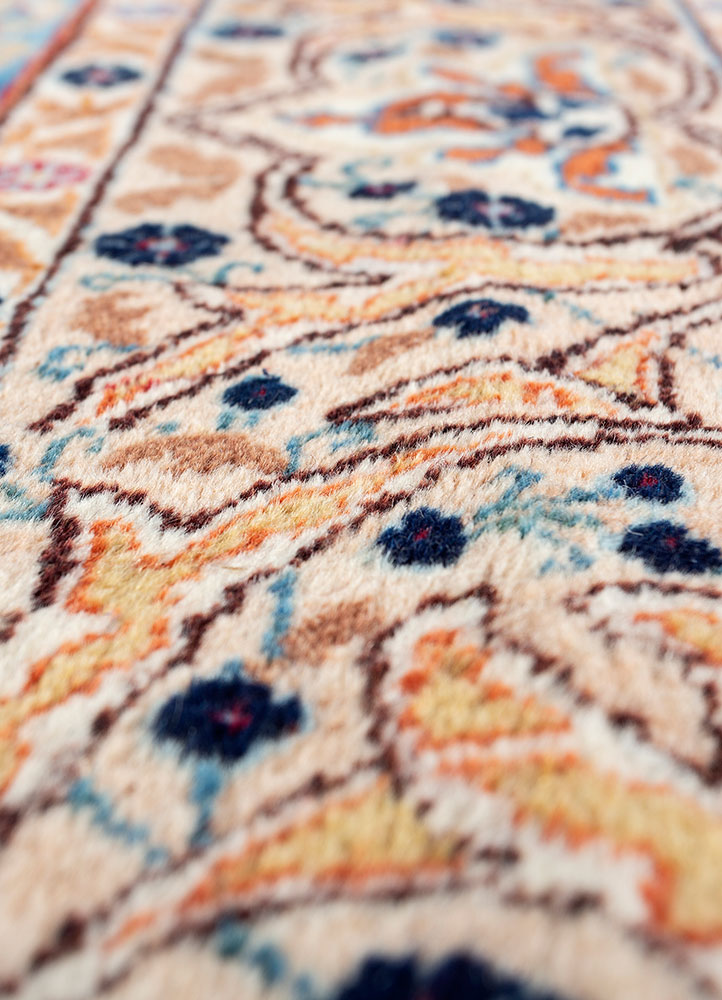 aalam gold wool hand knotted Rug - CloseUp