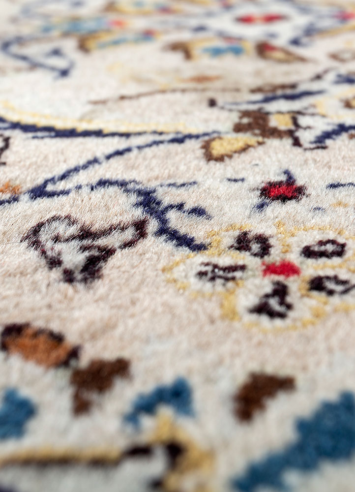 aalam ivory wool hand knotted Rug - CloseUp