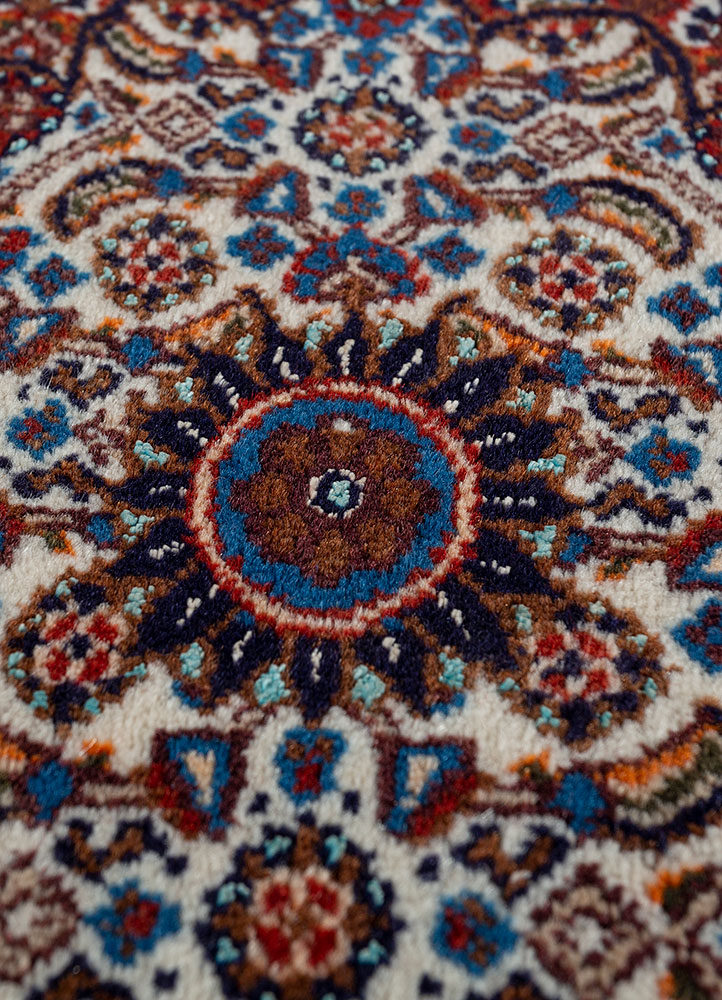 aalam gold wool hand knotted Rug - CloseUp