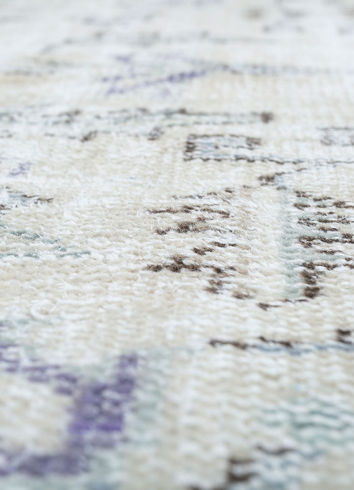 vintage beige and brown wool hand knotted Rug - CloseUp