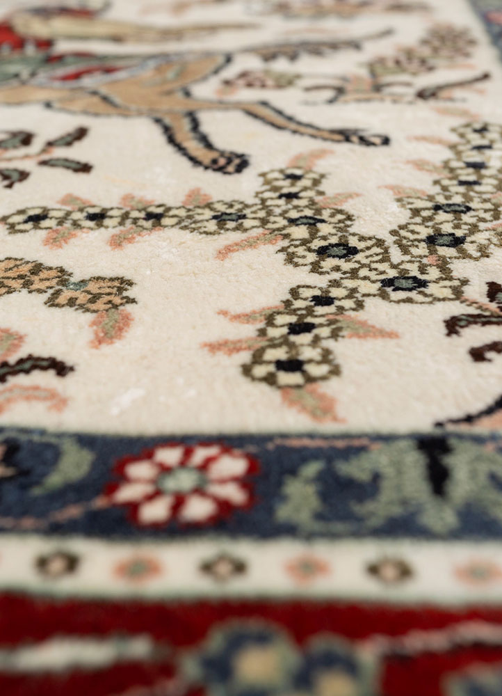gulmarg ivory silk hand knotted Rug - CloseUp