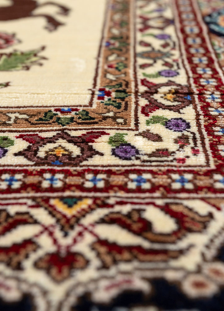 gulmarg ivory silk hand knotted Rug - CloseUp