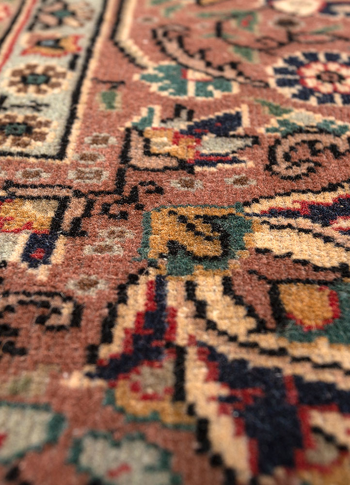 aalam ivory wool hand knotted Rug - CloseUp