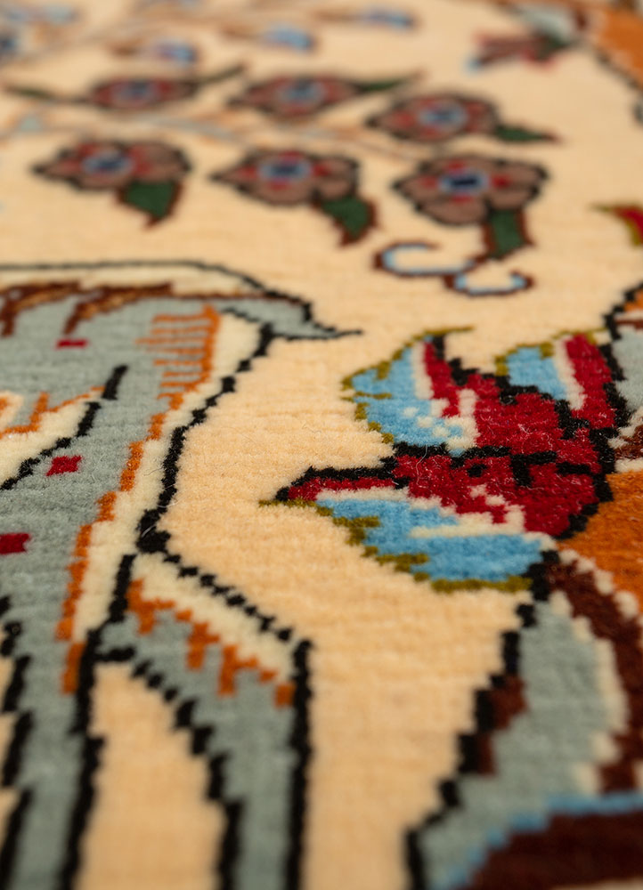 aalam gold wool hand knotted Rug - CloseUp
