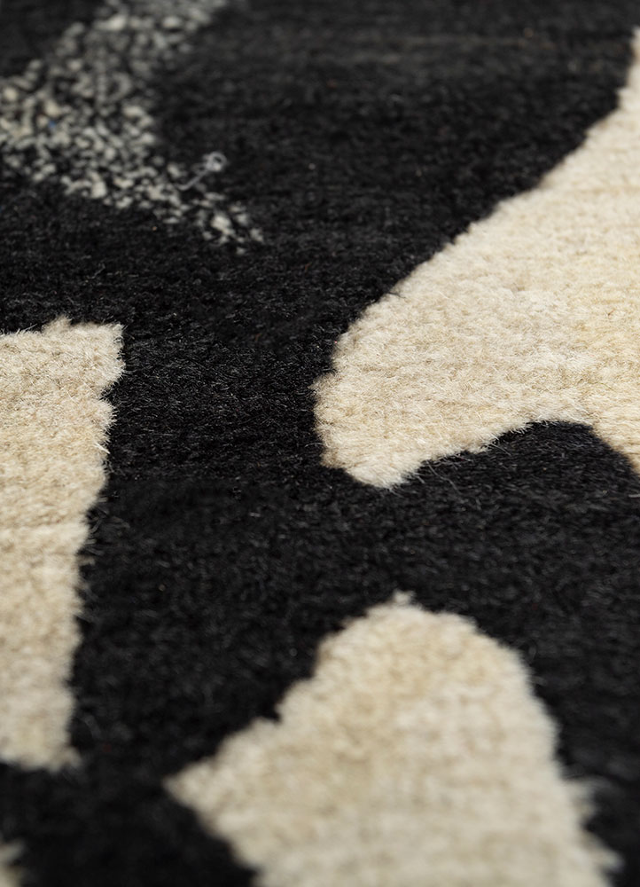 pansy beige and brown wool hand knotted Rug - CloseUp