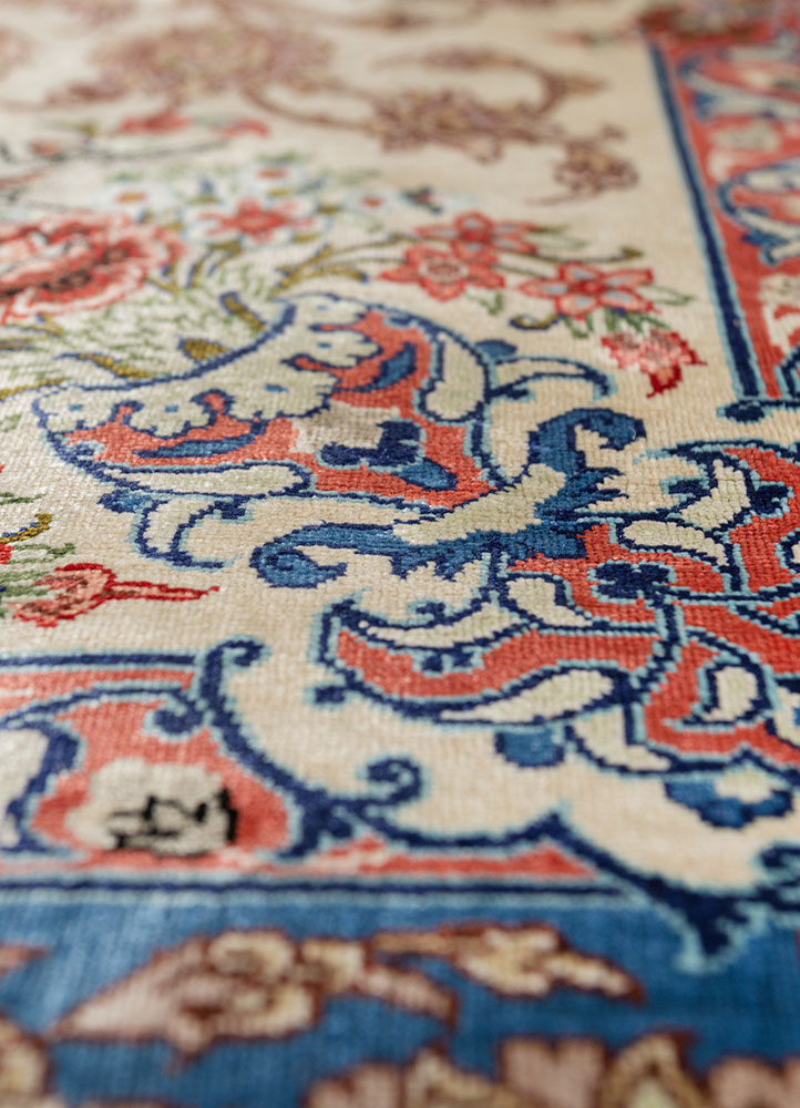 gulmarg gold silk hand knotted Rug - CloseUp