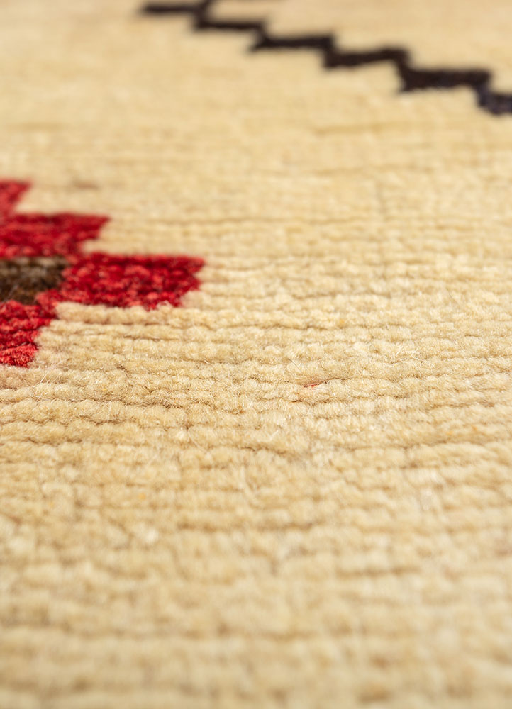 zuri ivory wool hand knotted Rug - CloseUp