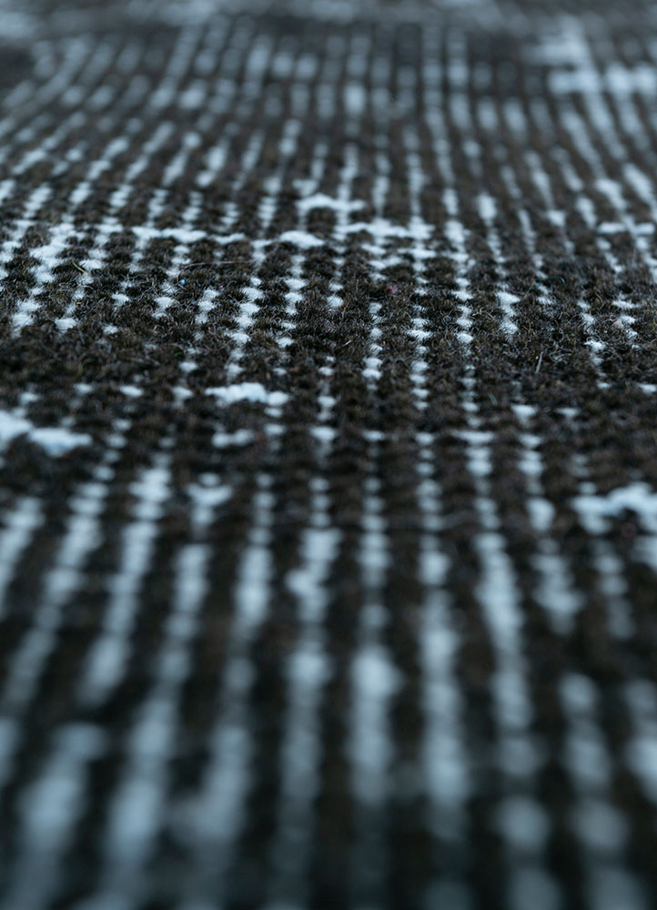 lacuna grey and black wool hand knotted Rug - CloseUp