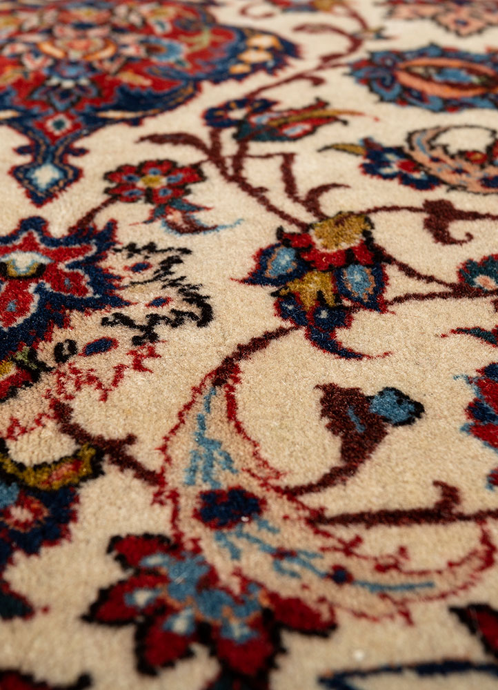 aalam gold wool hand knotted Rug - CloseUp