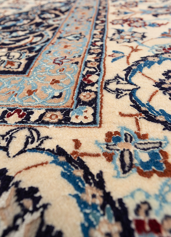 aalam ivory wool hand knotted Rug - CloseUp