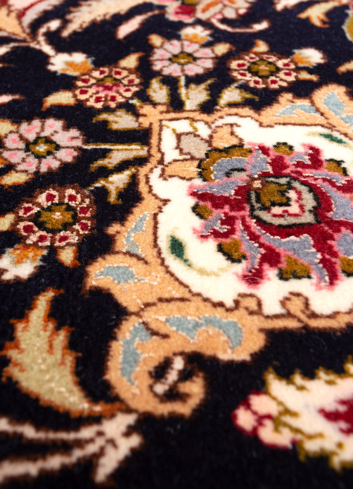 aalam red and orange wool hand knotted Rug - CloseUp