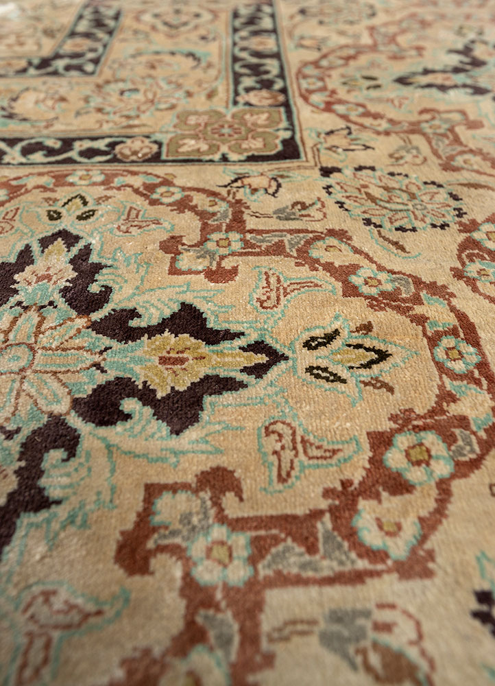 aalam red and orange wool hand knotted Rug - CloseUp