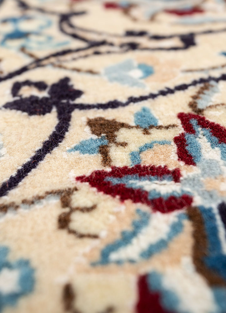 aalam gold wool hand knotted Rug - CloseUp