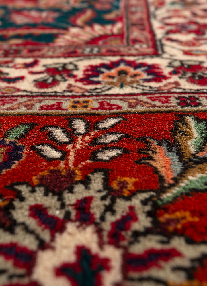 aalam gold wool hand knotted Rug - CloseUp