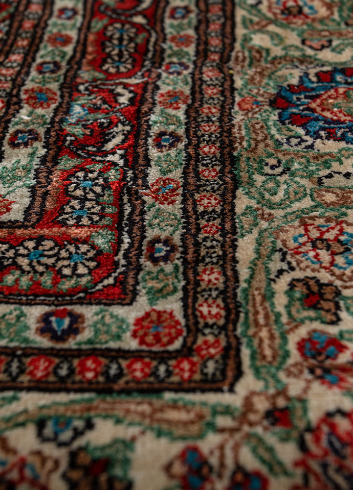 gulmarg green silk hand knotted Rug - CloseUp