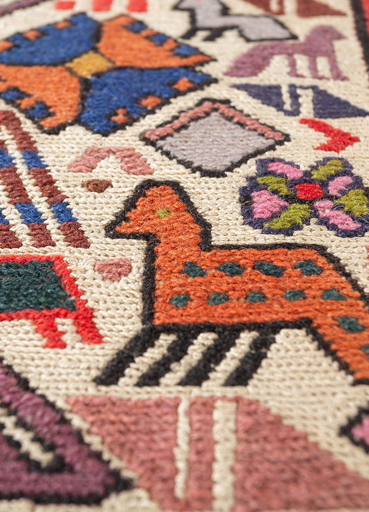 kiaan blue wool and silk hand knotted Rug - CloseUp