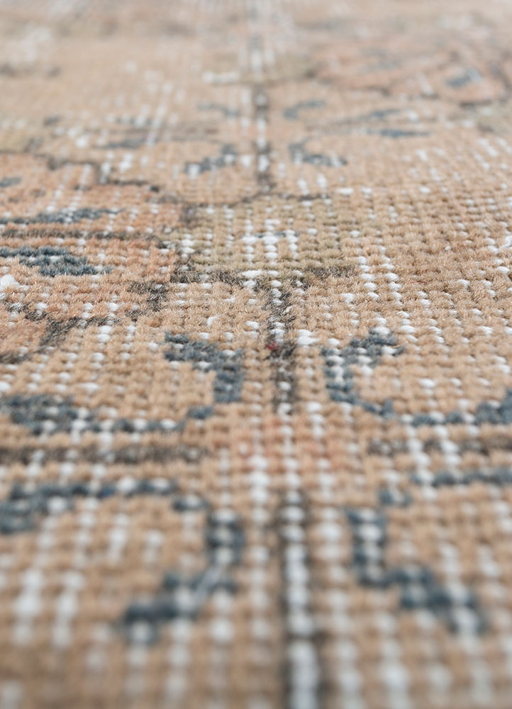 vintage beige and brown wool hand knotted Rug - CloseUp