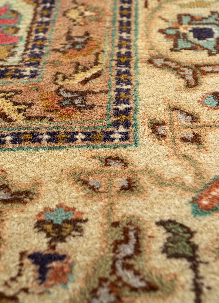 aalam green wool hand knotted Rug - CloseUp