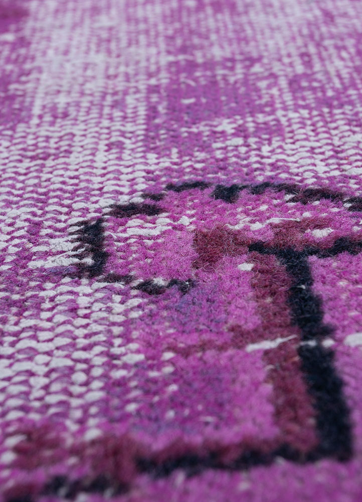 lacuna pink and purple wool hand knotted Rug - CloseUp