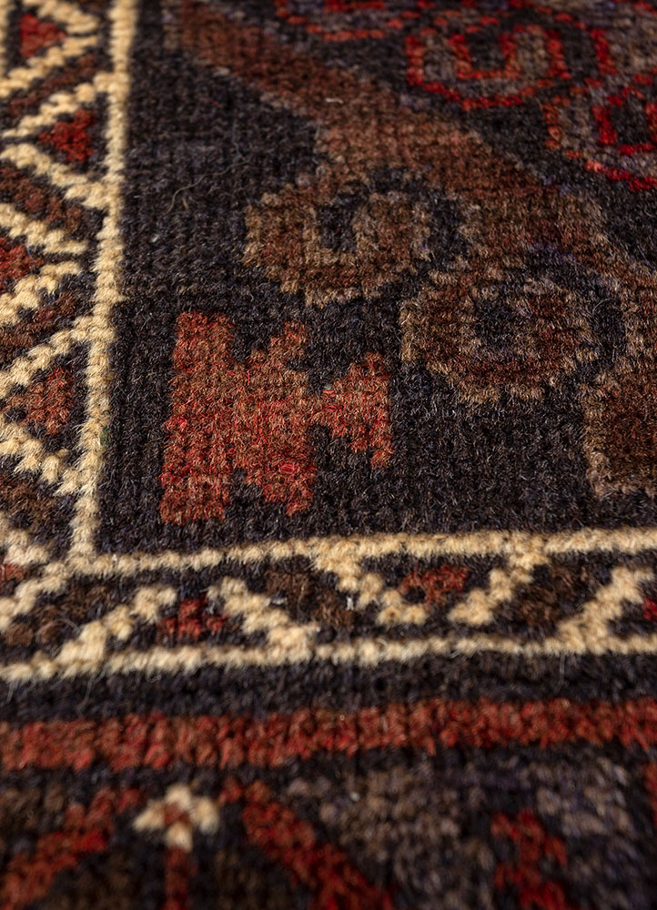 kiaan grey and black wool hand knotted Rug - CloseUp