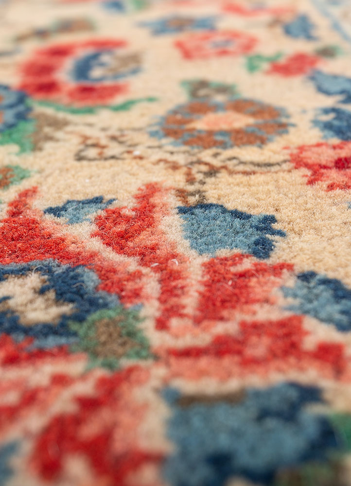 aalam gold wool hand knotted Rug - CloseUp
