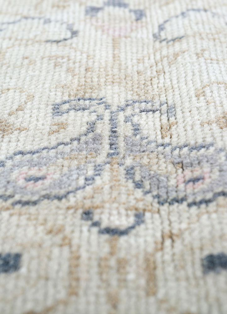 vintage beige and brown wool hand knotted Rug - CloseUp