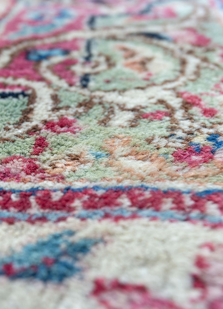 aalam ivory wool hand knotted Rug - CloseUp