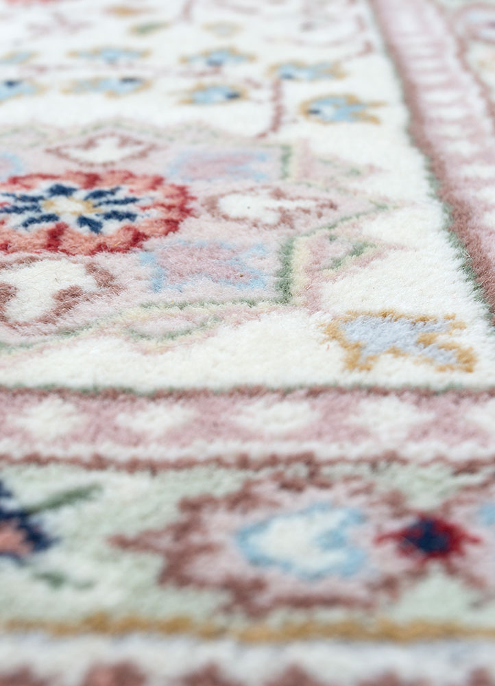 aalam ivory wool hand knotted Rug - CloseUp