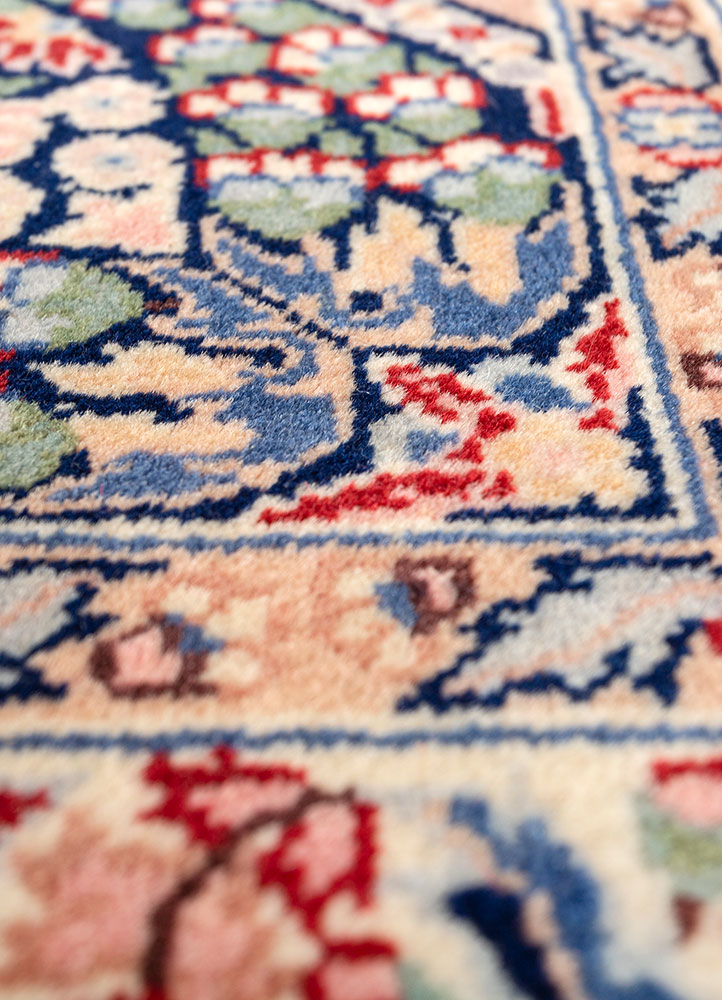 aalam ivory wool hand knotted Rug - CloseUp