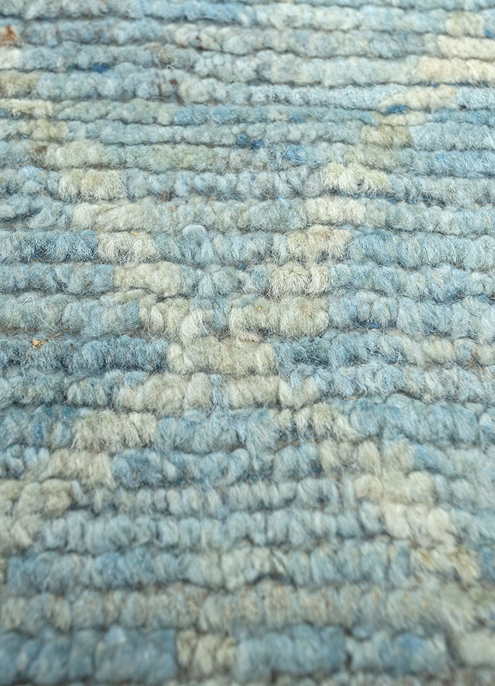 zuri blue wool hand knotted Rug - CloseUp
