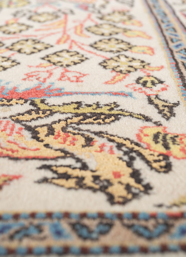 aalam ivory wool hand knotted Rug - CloseUp