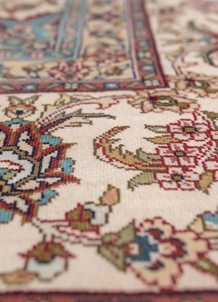 gulmarg red and orange silk hand knotted Rug - CloseUp