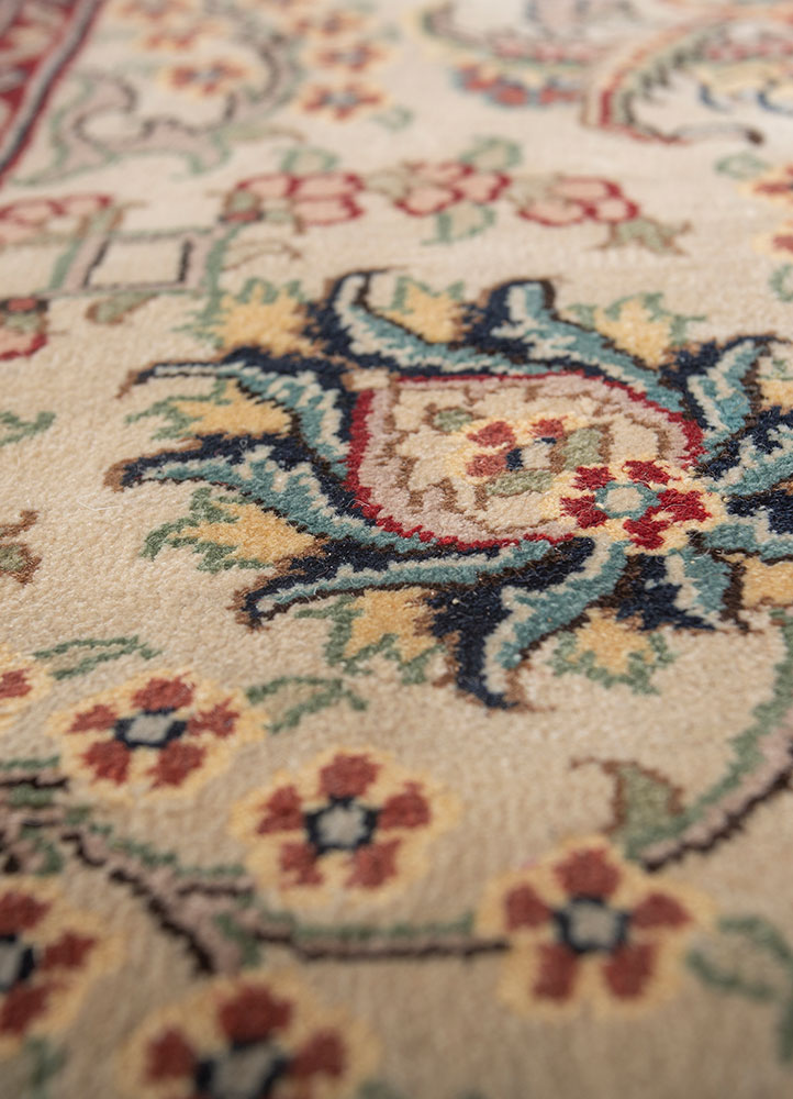 gulmarg red and orange silk hand knotted Rug - CloseUp