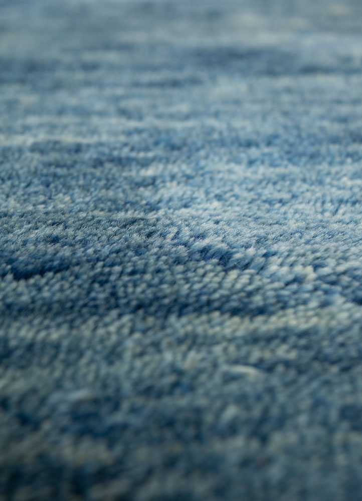 zuri blue wool hand knotted Rug - CloseUp