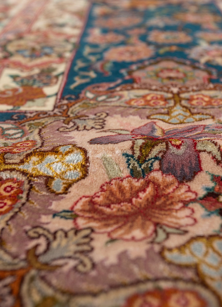 gulmarg red and orange silk hand knotted Rug - CloseUp