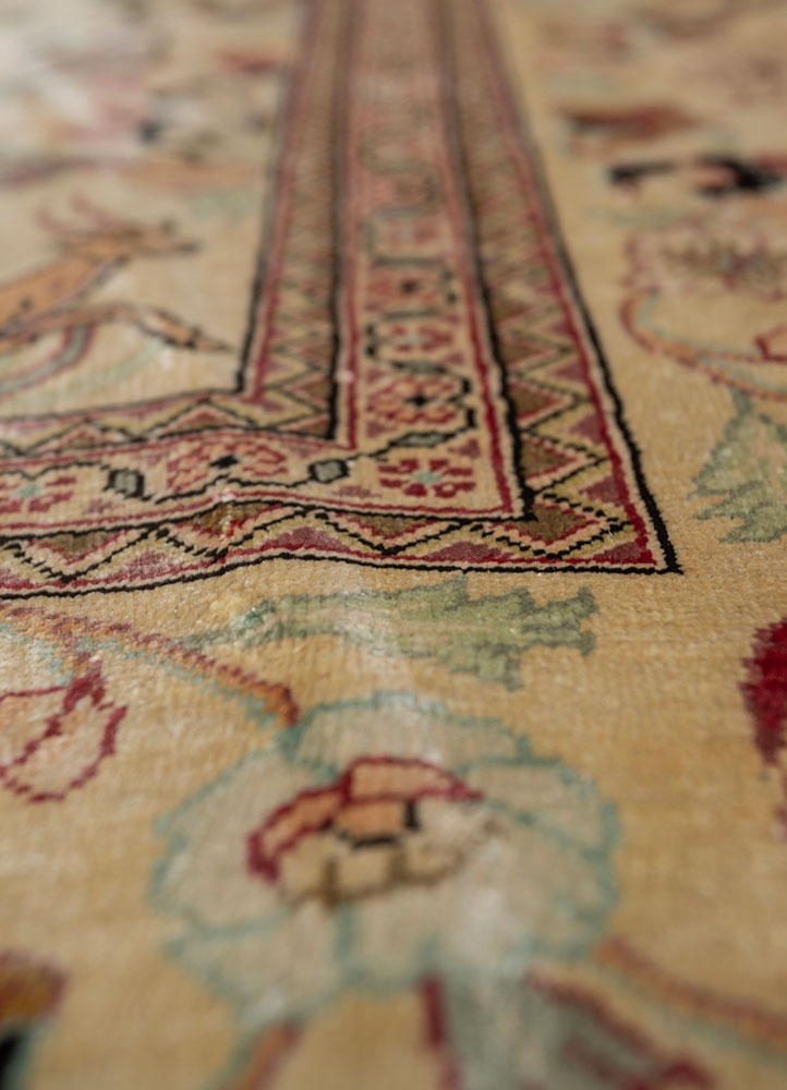 gulmarg gold silk hand knotted Rug - CloseUp