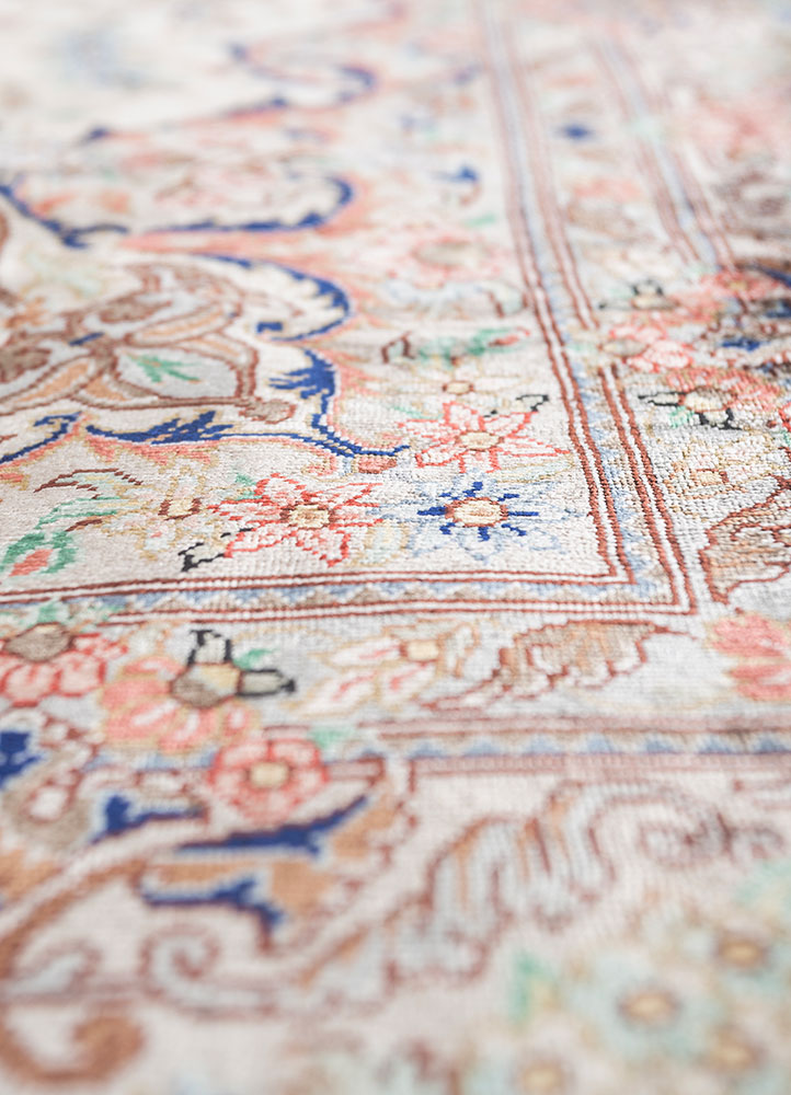 gulmarg ivory silk hand knotted Rug - CloseUp