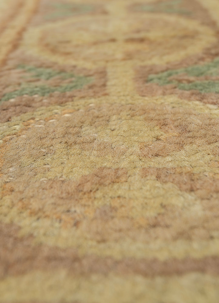 aalam gold wool hand knotted Rug - CloseUp