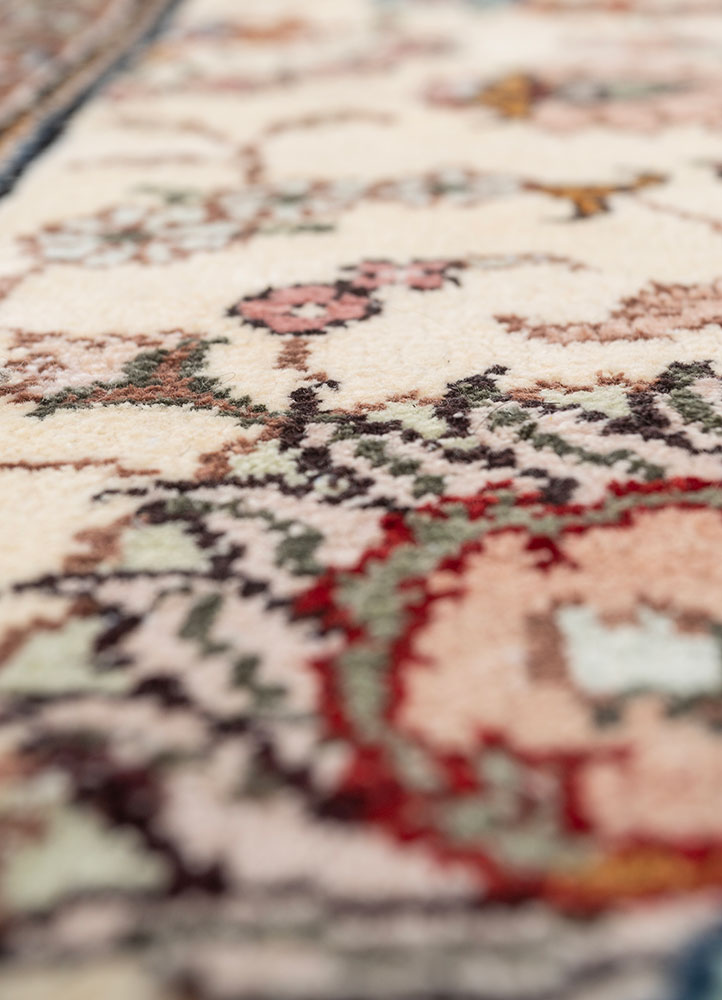 gulmarg red and orange silk hand knotted Rug - CloseUp