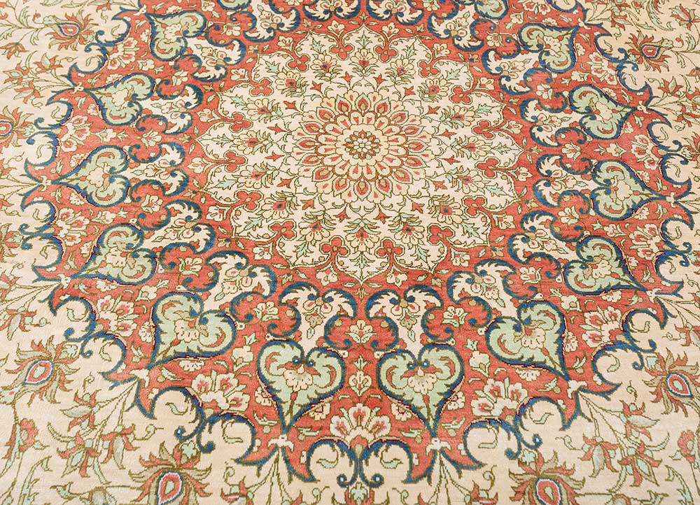 gulmarg red and orange silk hand knotted Rug - CloseUp