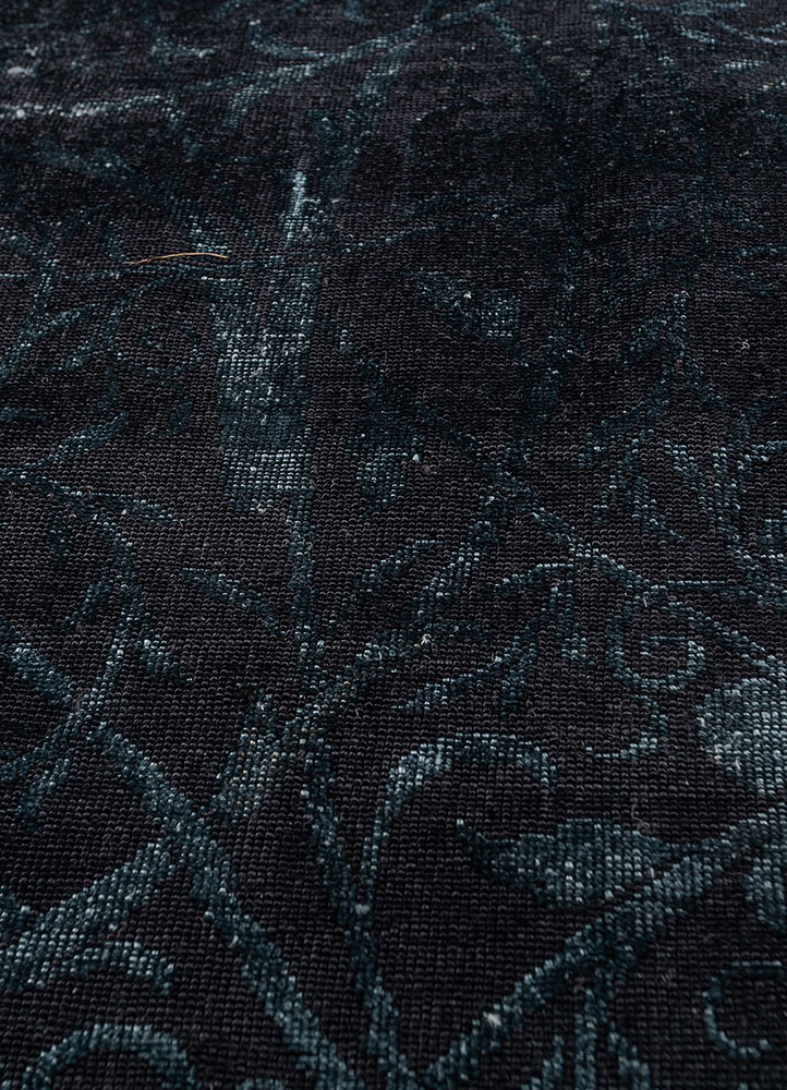 azalea grey and black wool and silk hand knotted Rug - CloseUp