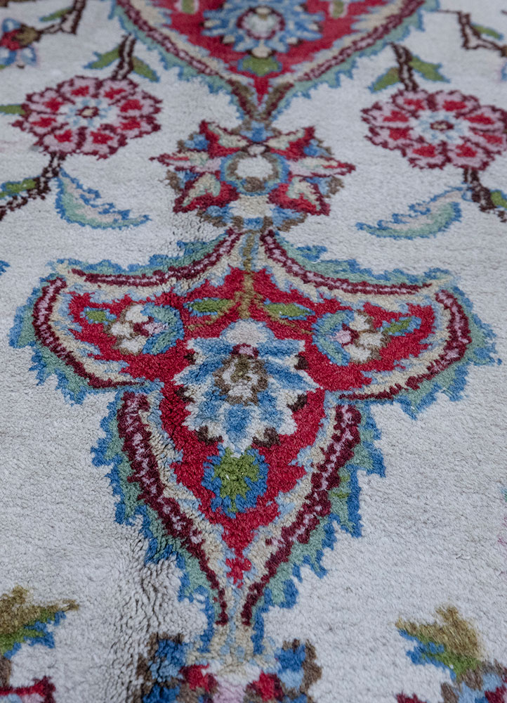 aalam pink and purple wool hand knotted Rug - CloseUp